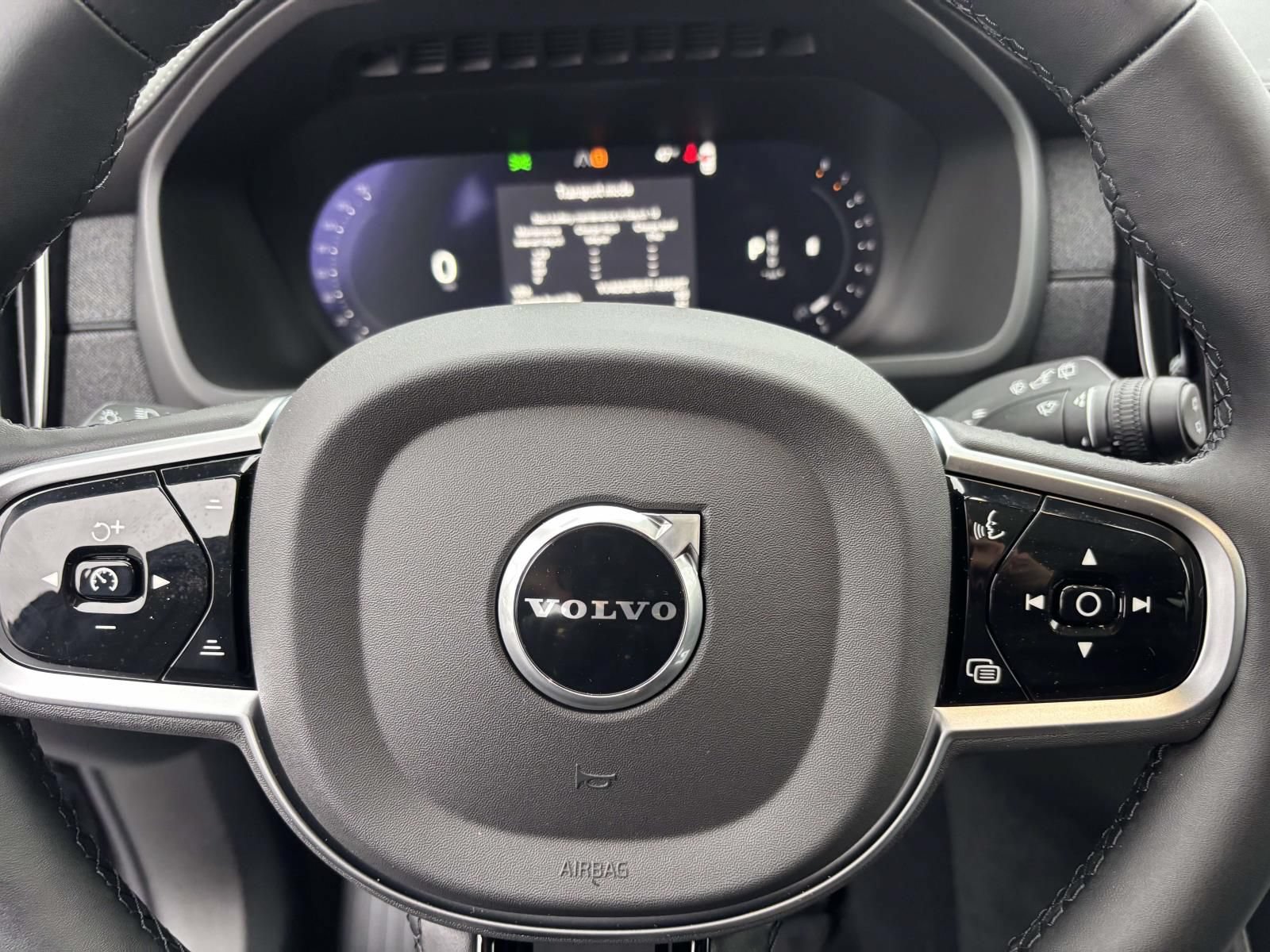 New 2026 Volvo XC90 B6 Plus w/ Protection Package Premier AWD/4WD image 17