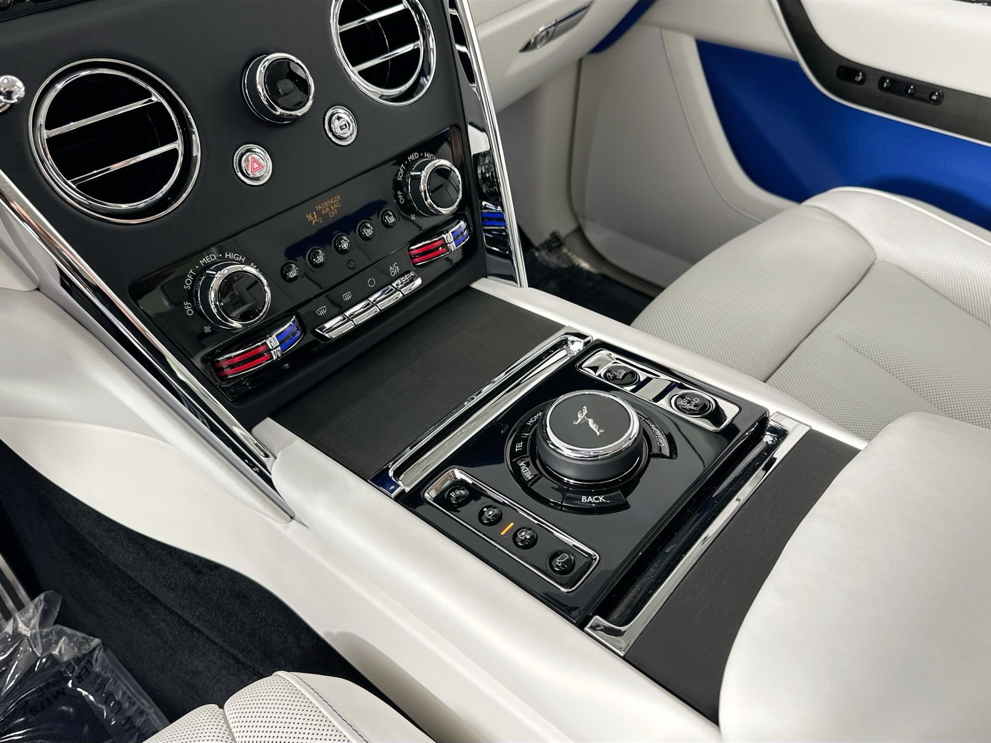 New 2026 Rolls-Royce Cullinan AWD/4WD image 14