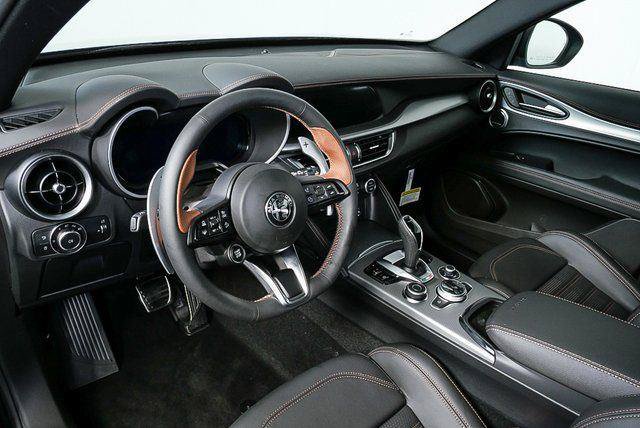 New 2025 Alfa Romeo Stelvio Sprint AWD/4WD image 3