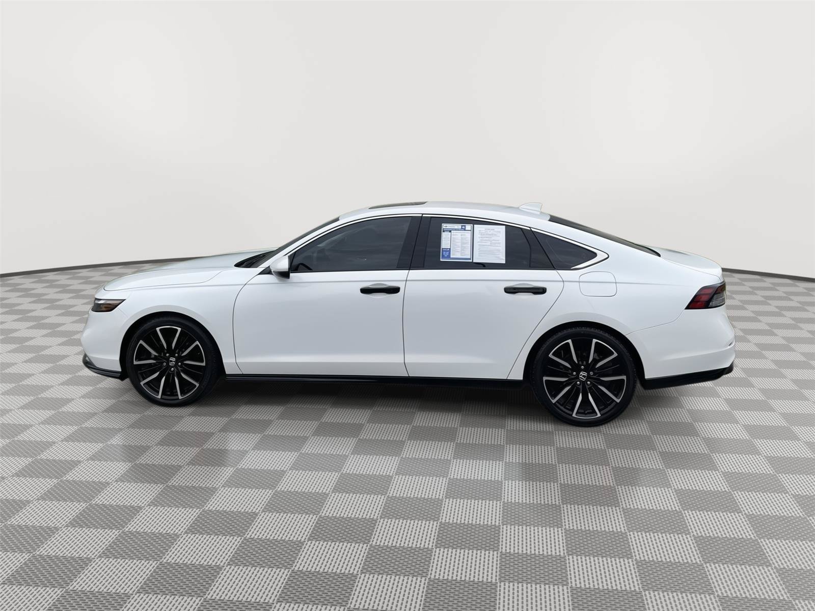 Used 2023 Honda Accord Touring image 12