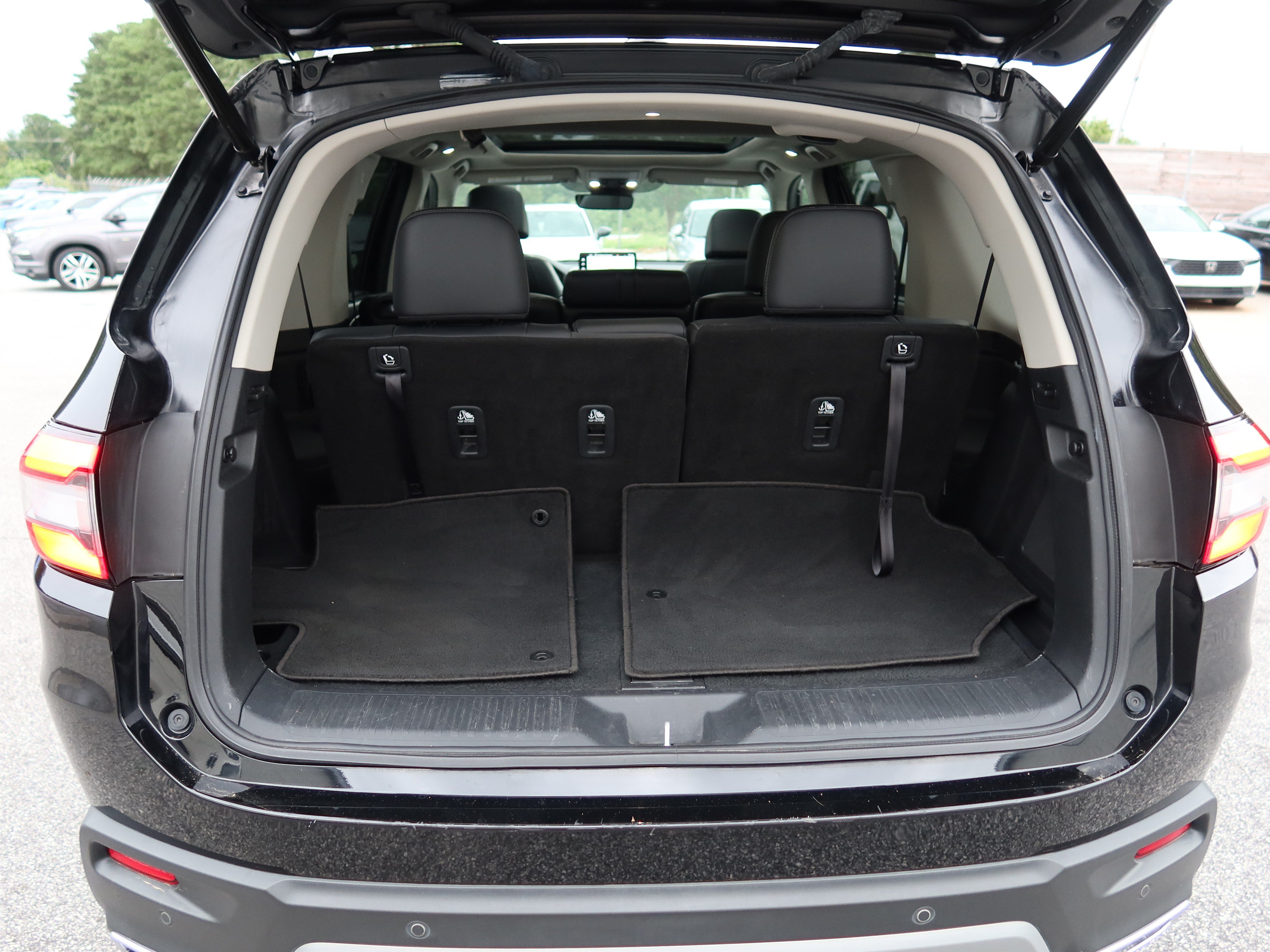 Used 2023 Honda Pilot Touring image 6