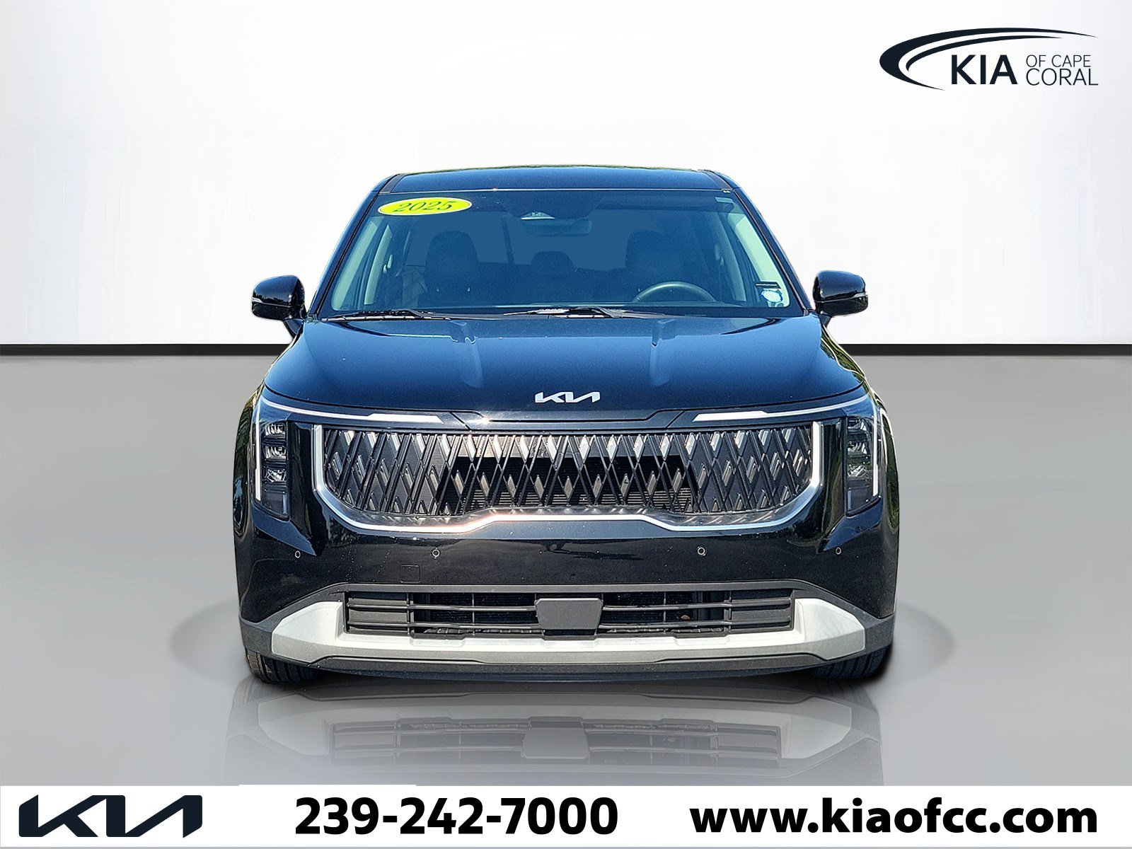 Certified 2025 Kia Carnival FWD image 2