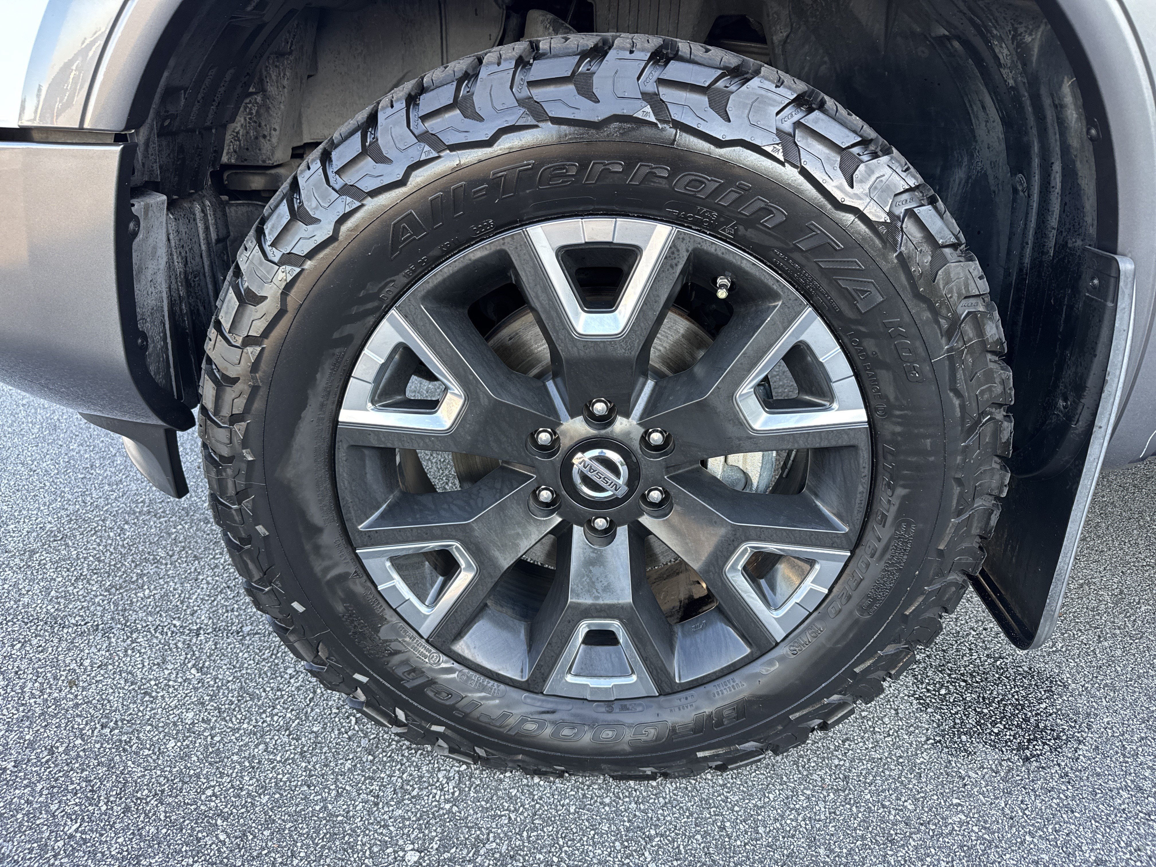 Used 2021 Nissan Titan Platinum Reserve w/ Moonroof Package RWD image 13