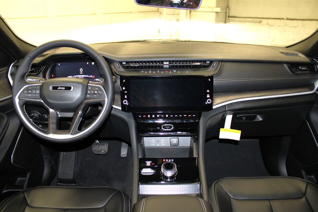 New 2026 Jeep Grand Cherokee Limited w/ Limited Altitude Package image 9