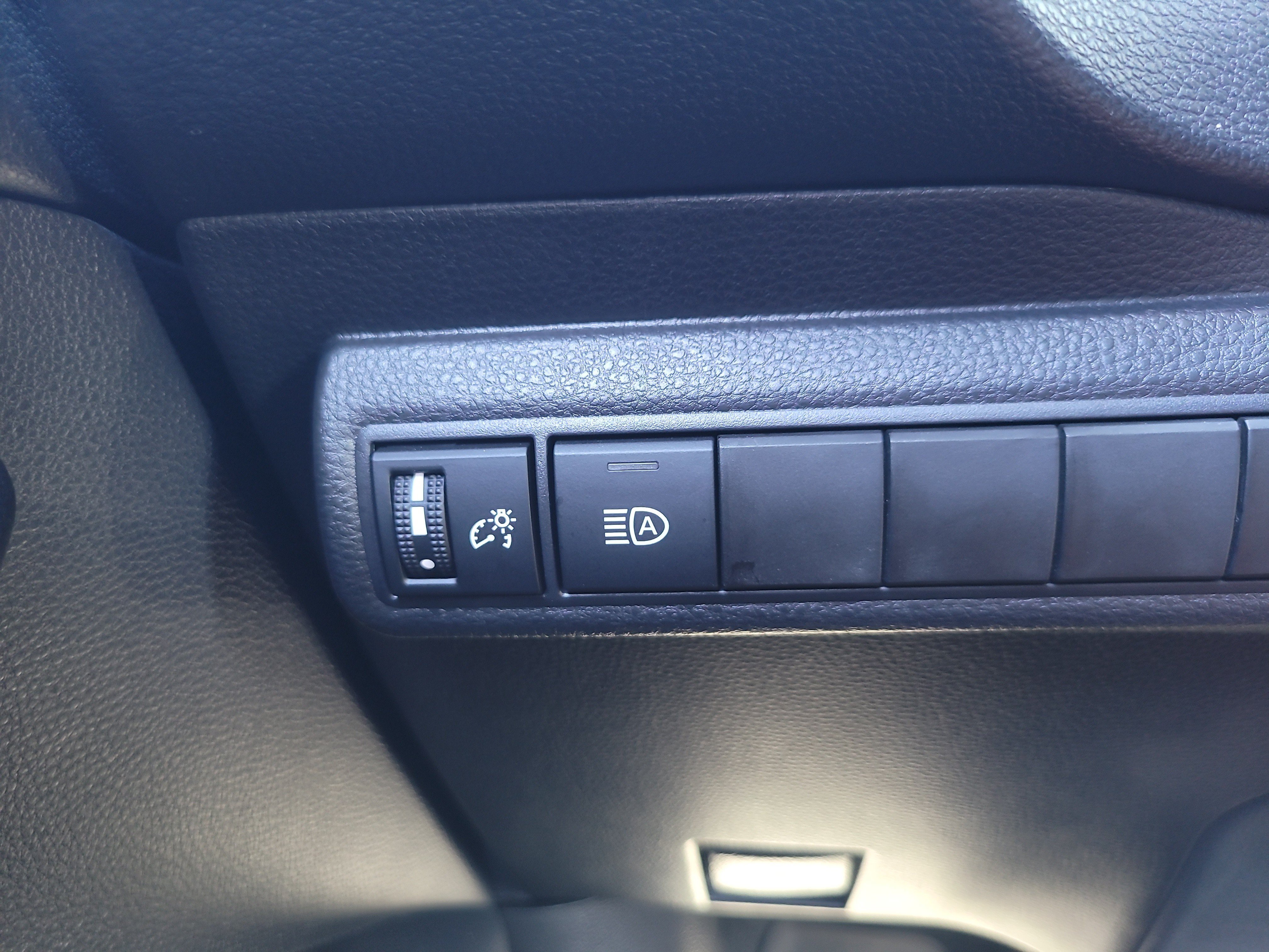 Used 2025 Toyota Corolla LE FWD image 31