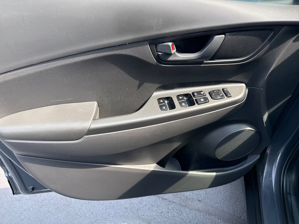 Used 2023 Hyundai Kona SEL AWD/4WD image 9