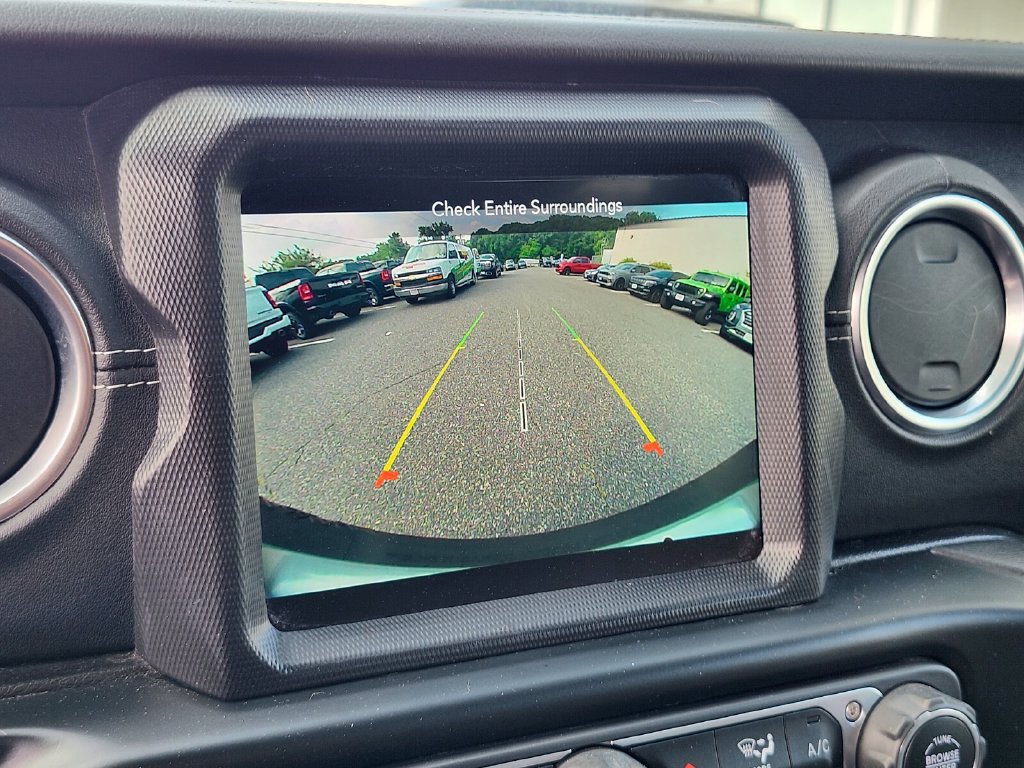 Used 2020 Jeep Wrangler Unlimited Sahara AWD/4WD image 20