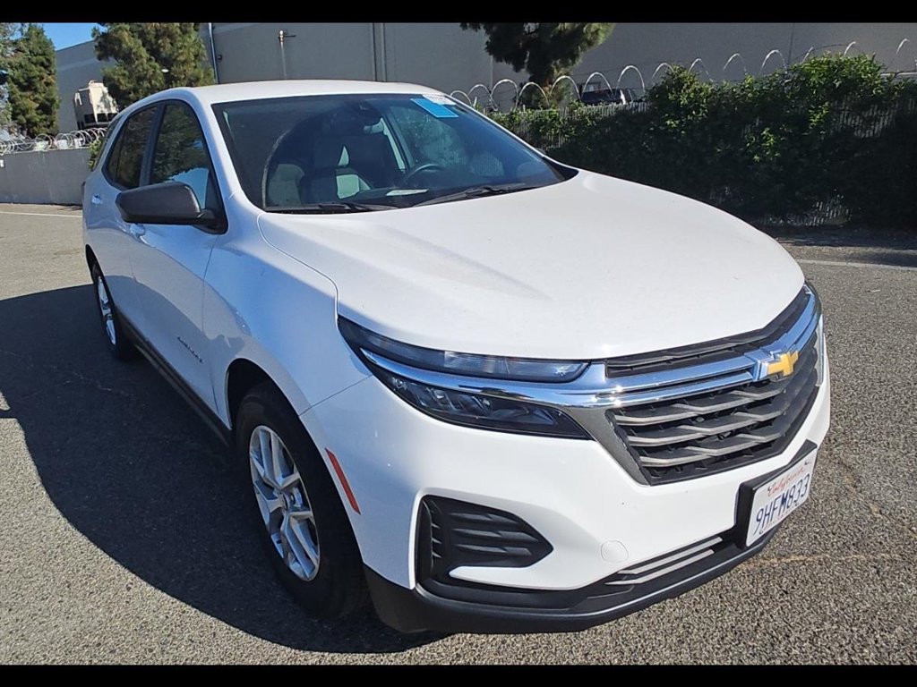 Used 2023 Chevrolet Equinox LS w/ LS Convenience Package FWD image 2