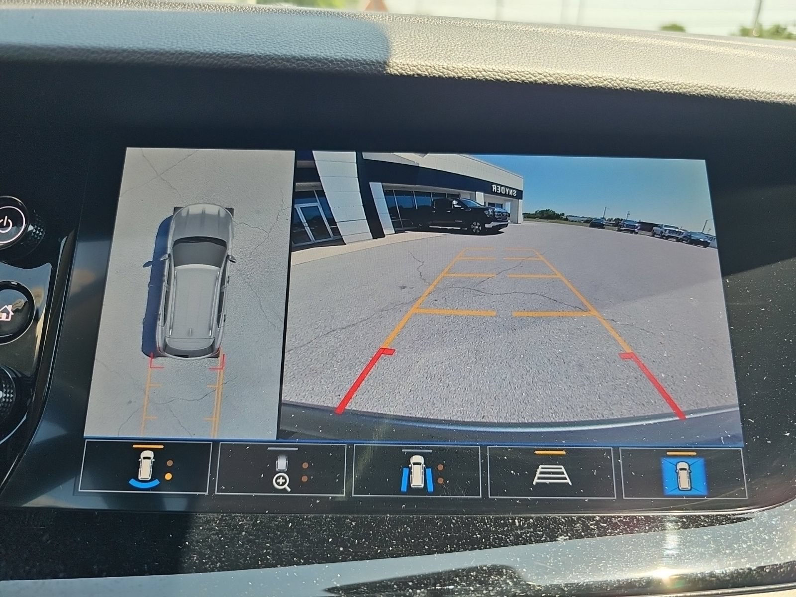 Used 2021 Buick Envision Avenir AWD/4WD image 23