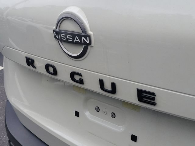 Used 2023 Nissan Rogue SV w/ SV Premium B Package FWD image 9