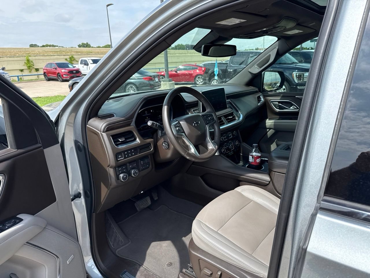 Used 2023 Chevrolet Suburban Z71 w/ Luxury Package AWD/4WD image 20