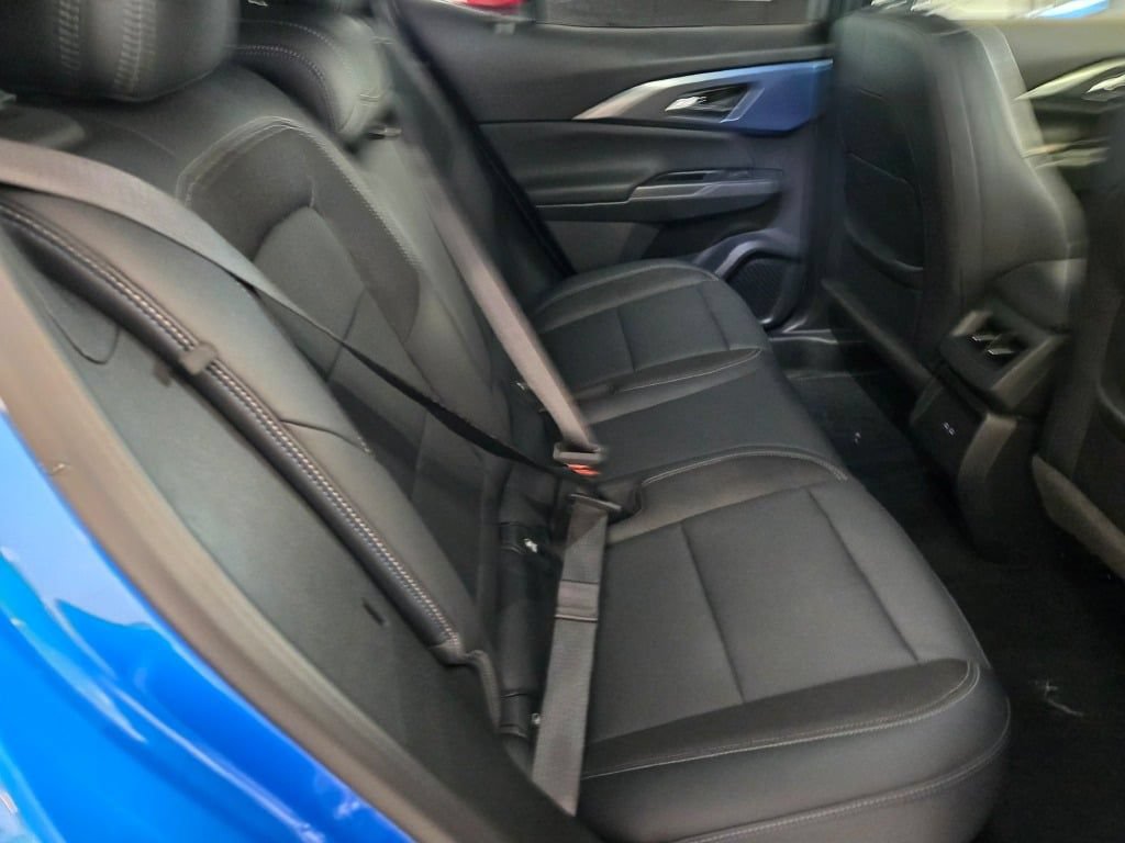 Certified 2024 Chevrolet Equinox EV LT FWD image 10