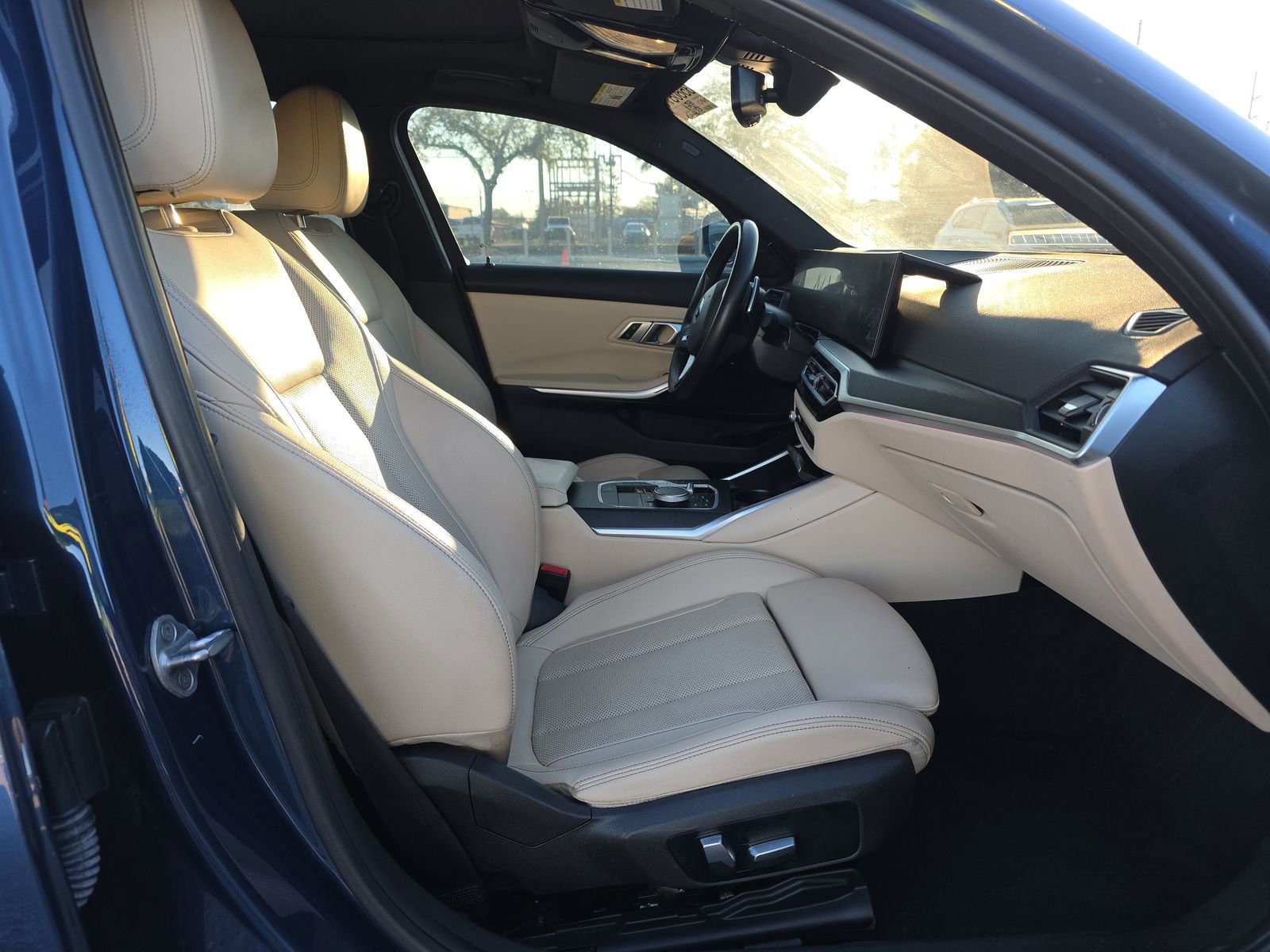 Used 2023 BMW 330i 330i w/ Parking Assistance Package image 10