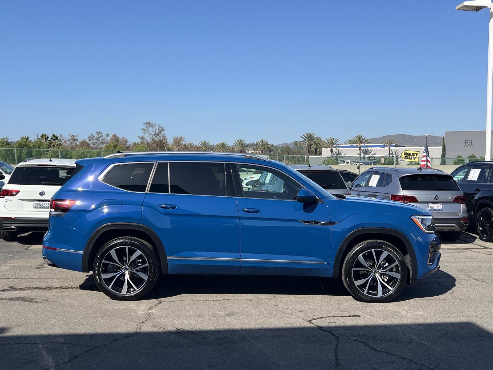 Certified 2025 Volkswagen Atlas SEL Premium R-Line AWD/4WD image 30
