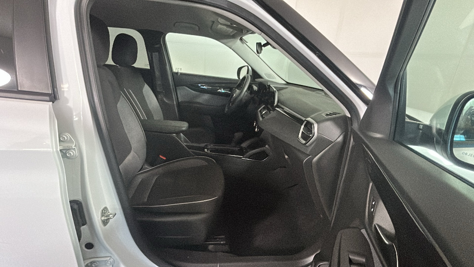 Used 2025 Chevrolet TrailBlazer LT FWD image 35