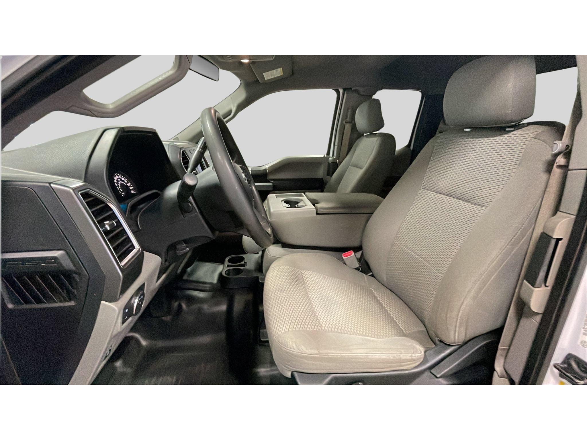 Used 2016 Ford F150 XLT AWD/4WD image 11