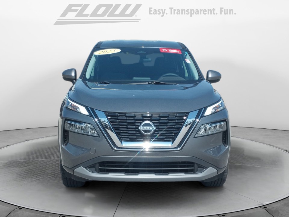 Used 2023 Nissan Rogue SV image 3