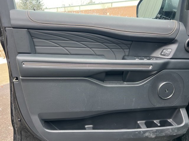 Used 2023 Ford Expedition Platinum image 23