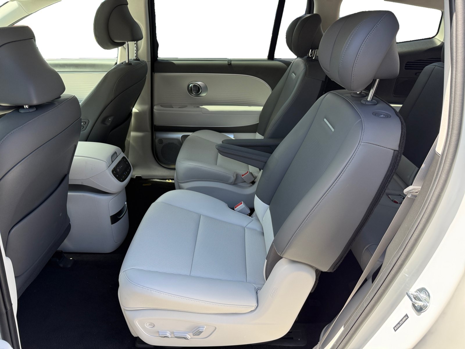 New 2026 Hyundai Ioniq 9 Limited AWD/4WD image 16