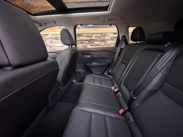 Used 2023 Nissan Rogue SV w/ SV Premium B Package AWD/4WD image 34