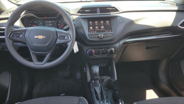 Used 2021 Chevrolet TrailBlazer LS w/ LPO, Blackout Package FWD image 9