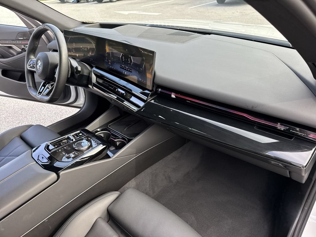 Used 2026 BMW 530i xDrive AWD/4WD image 32