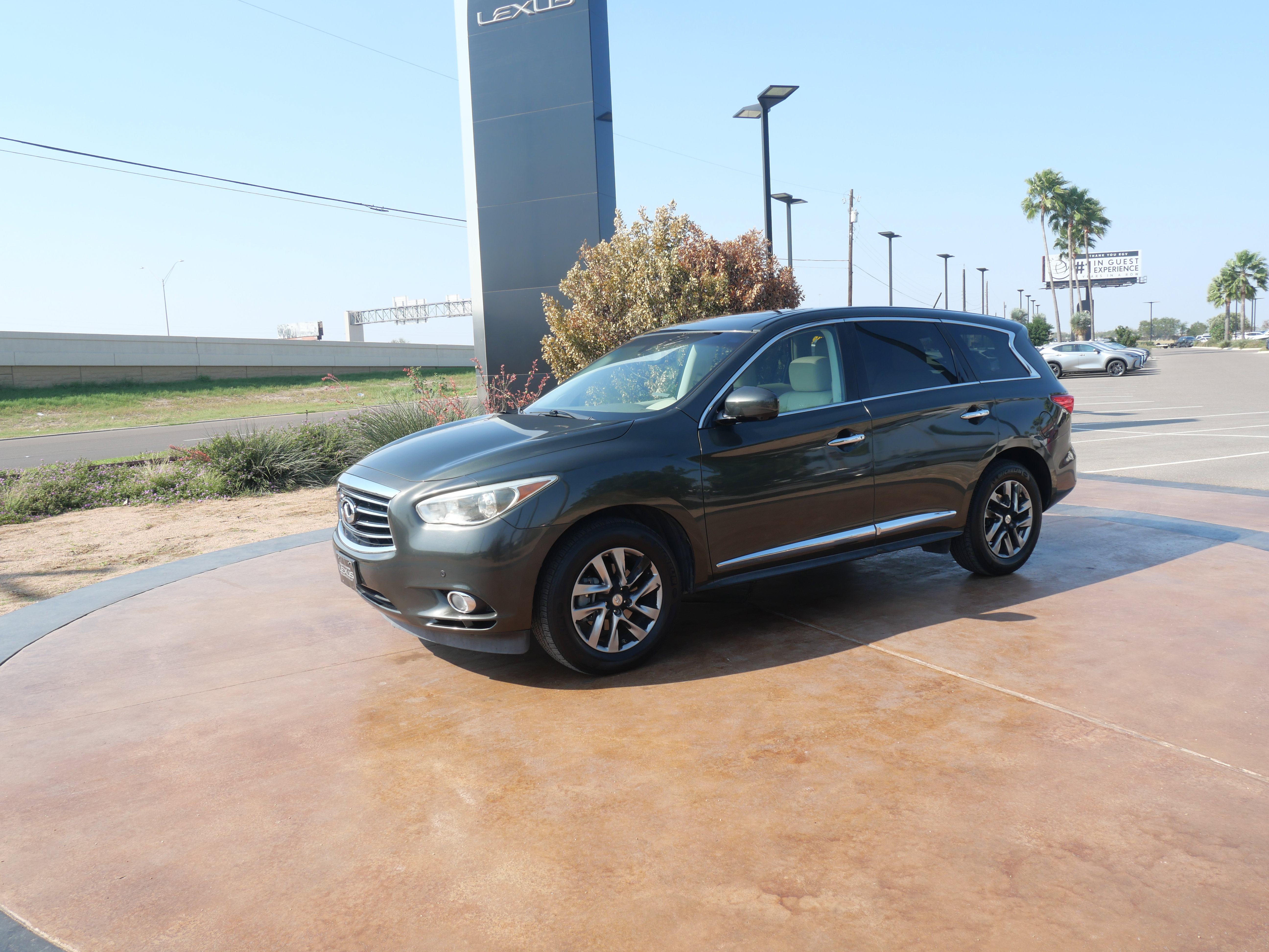 Used 2013 INFINITI JX35 AWD w/ Premium Pkg image 5