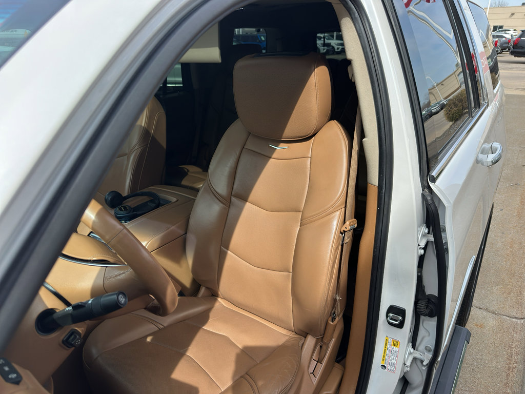 Used 2016 Cadillac Escalade Platinum image 28