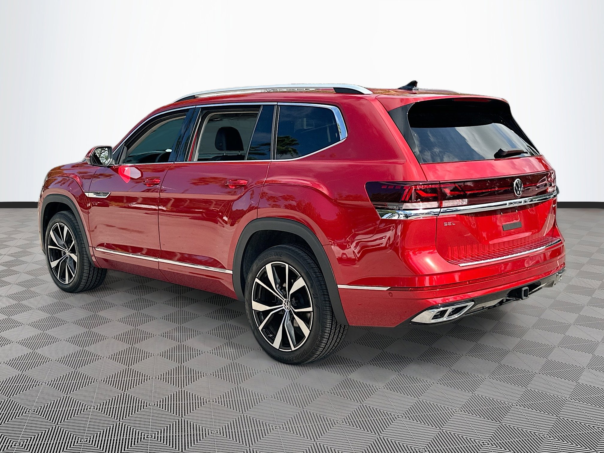 Used 2024 Volkswagen Atlas SEL Premium R-Line image 5