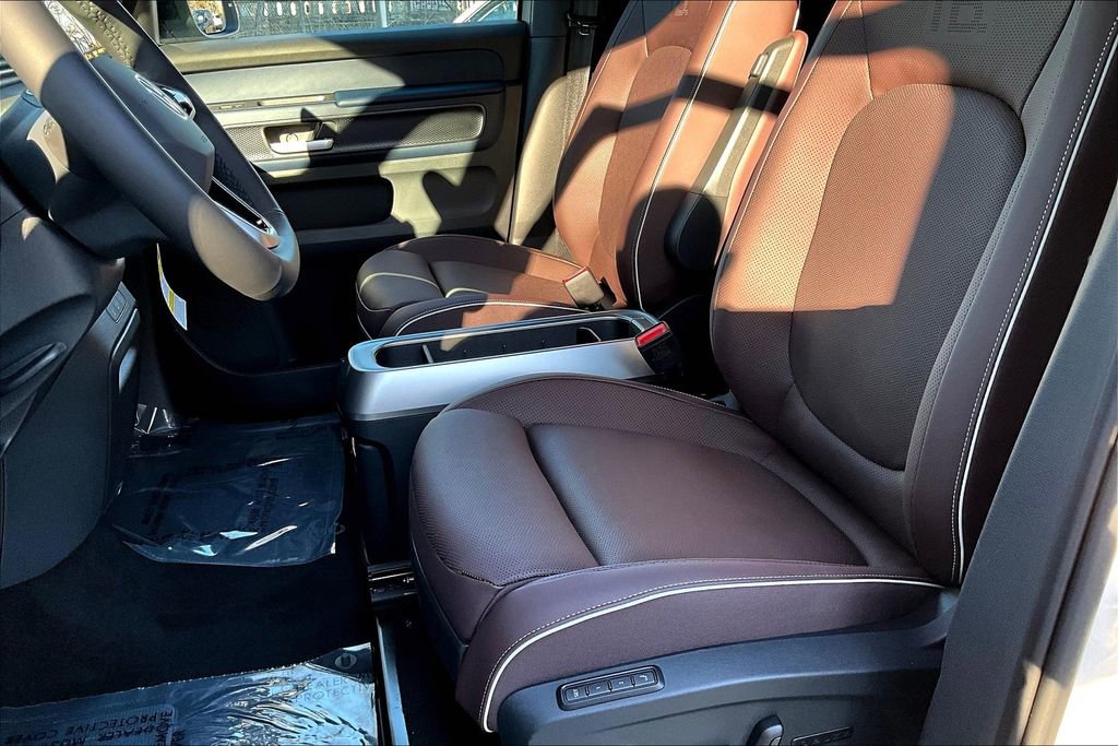 Certified 2025 Volkswagen ID. Buzz Pro S image 18