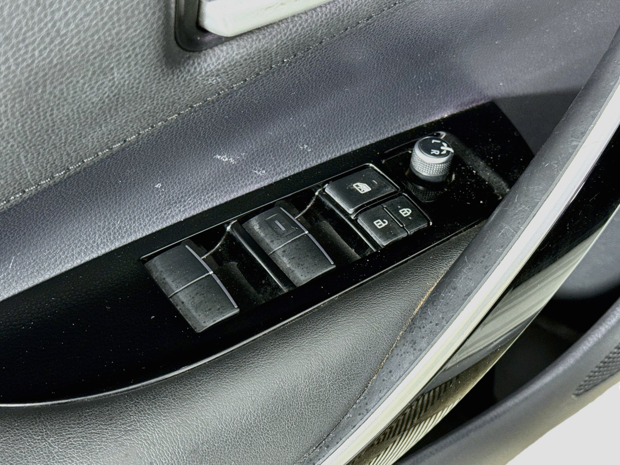 Used 2020 Toyota Corolla XSE FWD image 24