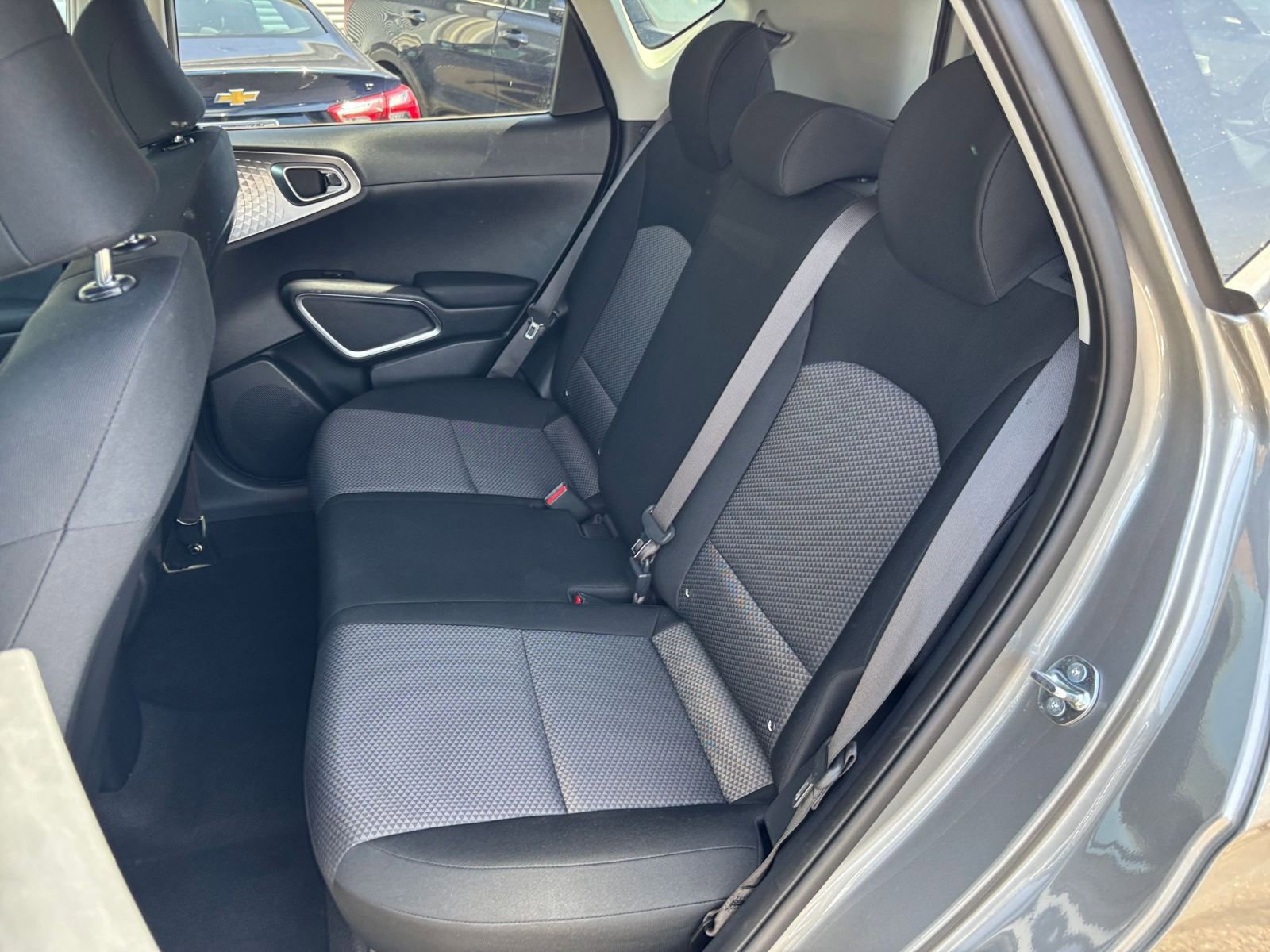 Used 2025 Kia Soul LX w/ LX Technology Package FWD image 36