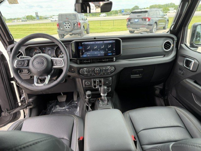 Used 2026 Jeep Wrangler Unlimited Sahara AWD/4WD image 30