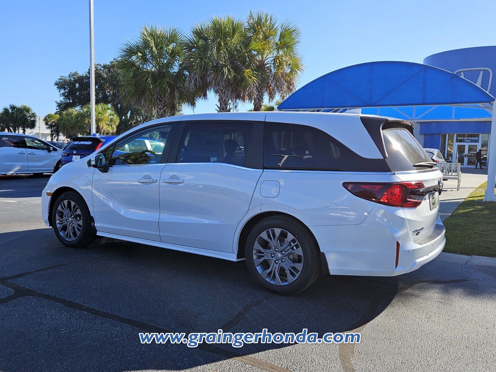 New 2026 Honda Odyssey Touring image 3