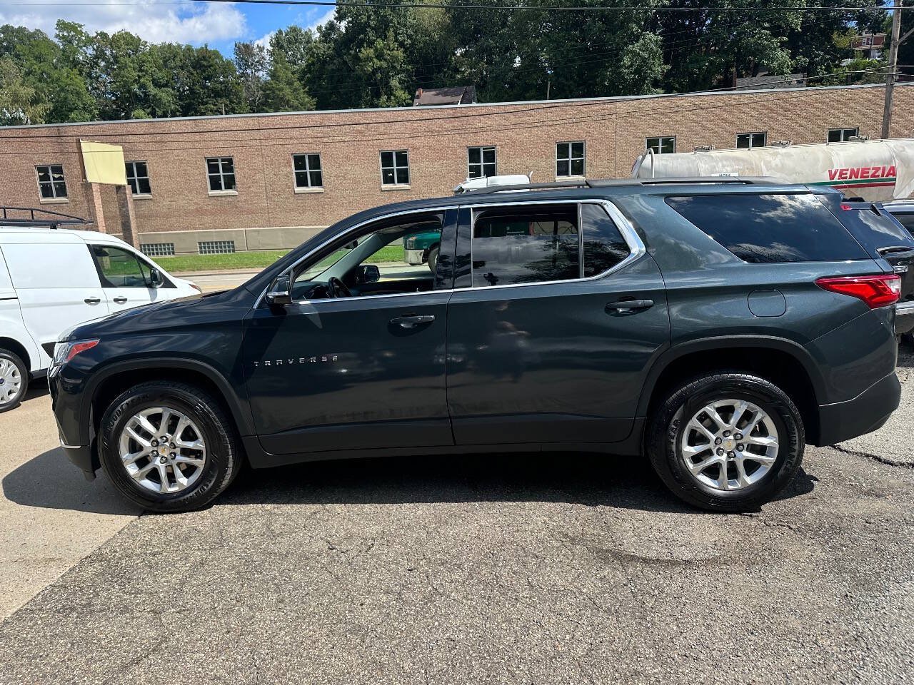 Used 2019 Chevrolet Traverse LT w/ LPO, Floor Liner Package AWD/4WD image 2