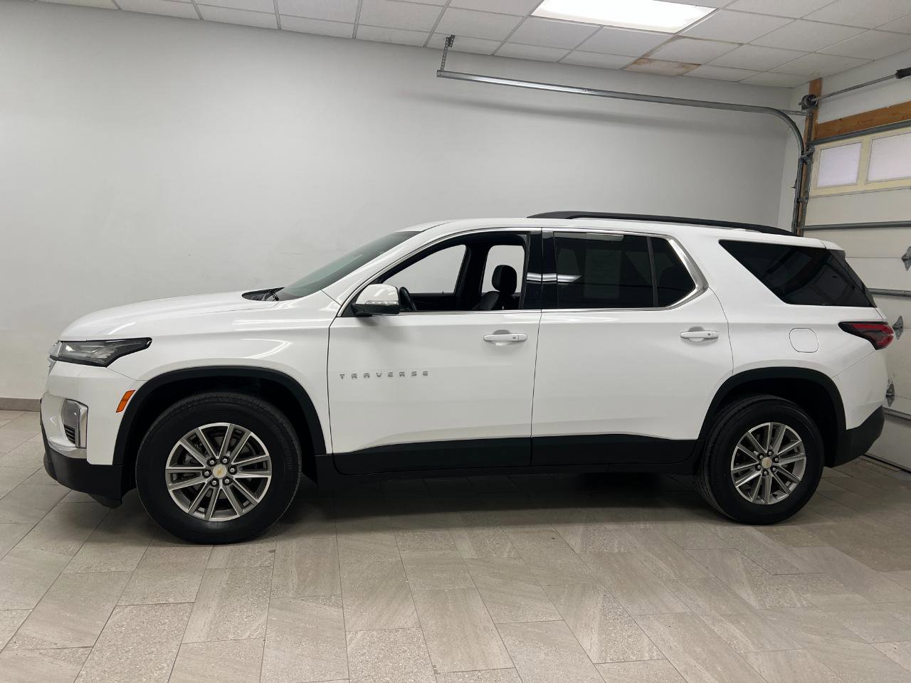 Used 2023 Chevrolet Traverse LT FWD image 5