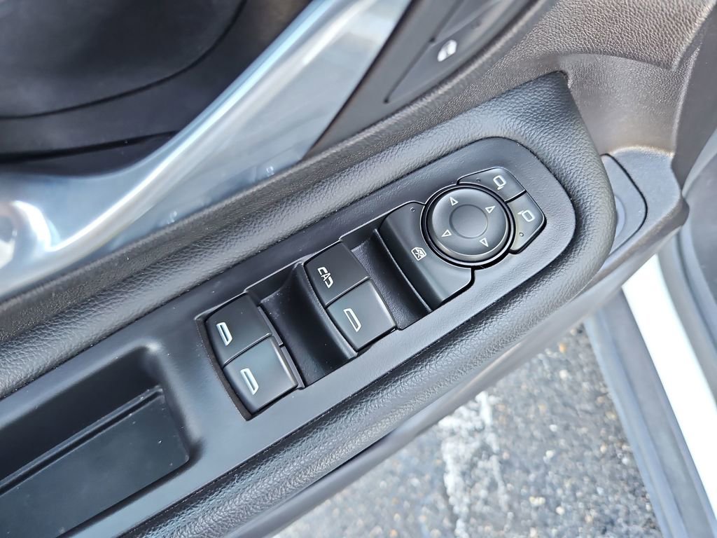 Used 2024 GMC Terrain SLT image 27