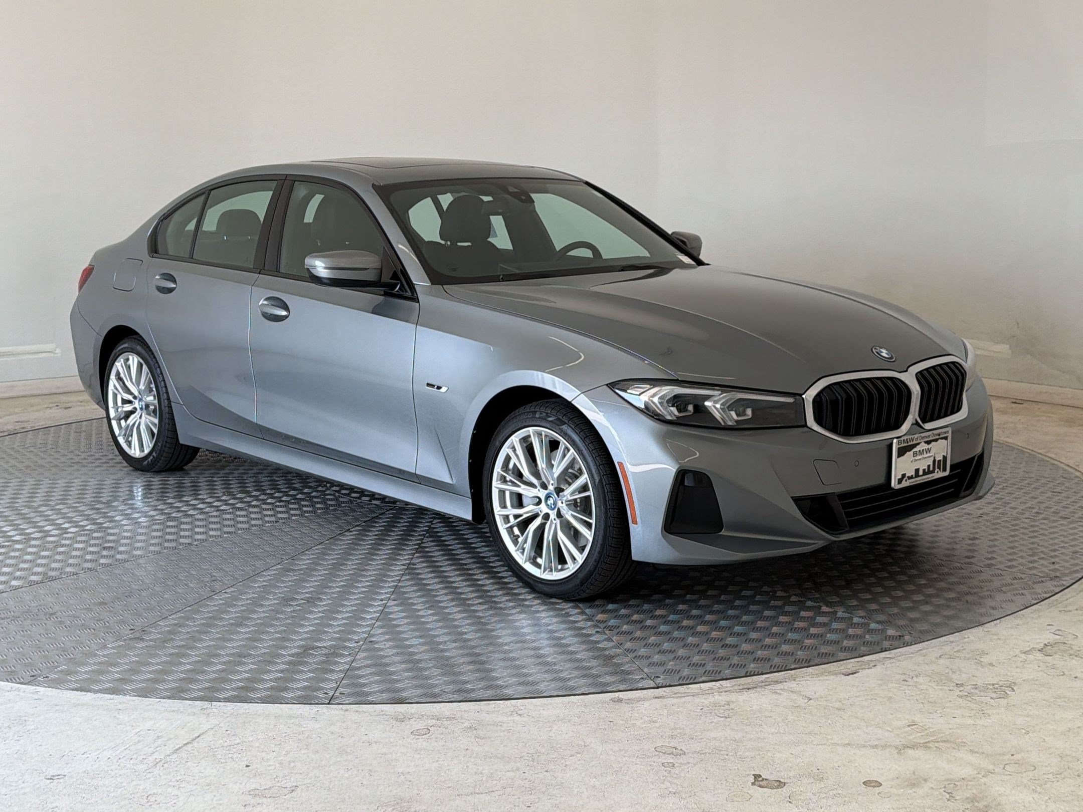 Used 2023 BMW 330e xDrive w/ Premium Package AWD/4WD image 7