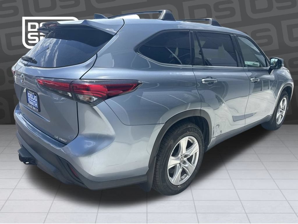 Used 2020 Toyota Highlander LE AWD/4WD image 4