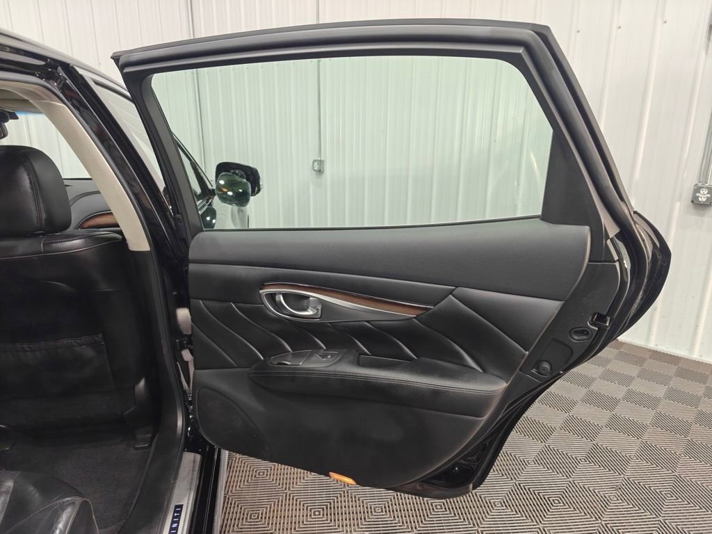 Used 2015 INFINITI Q70 L 3.7 w/ Deluxe Touring Package image 34