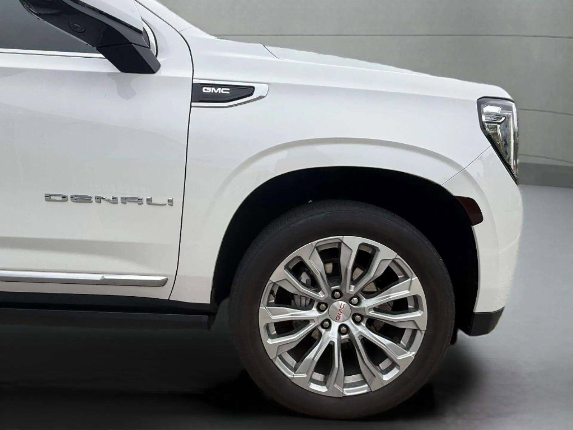 Used 2024 GMC Yukon Denali image 6