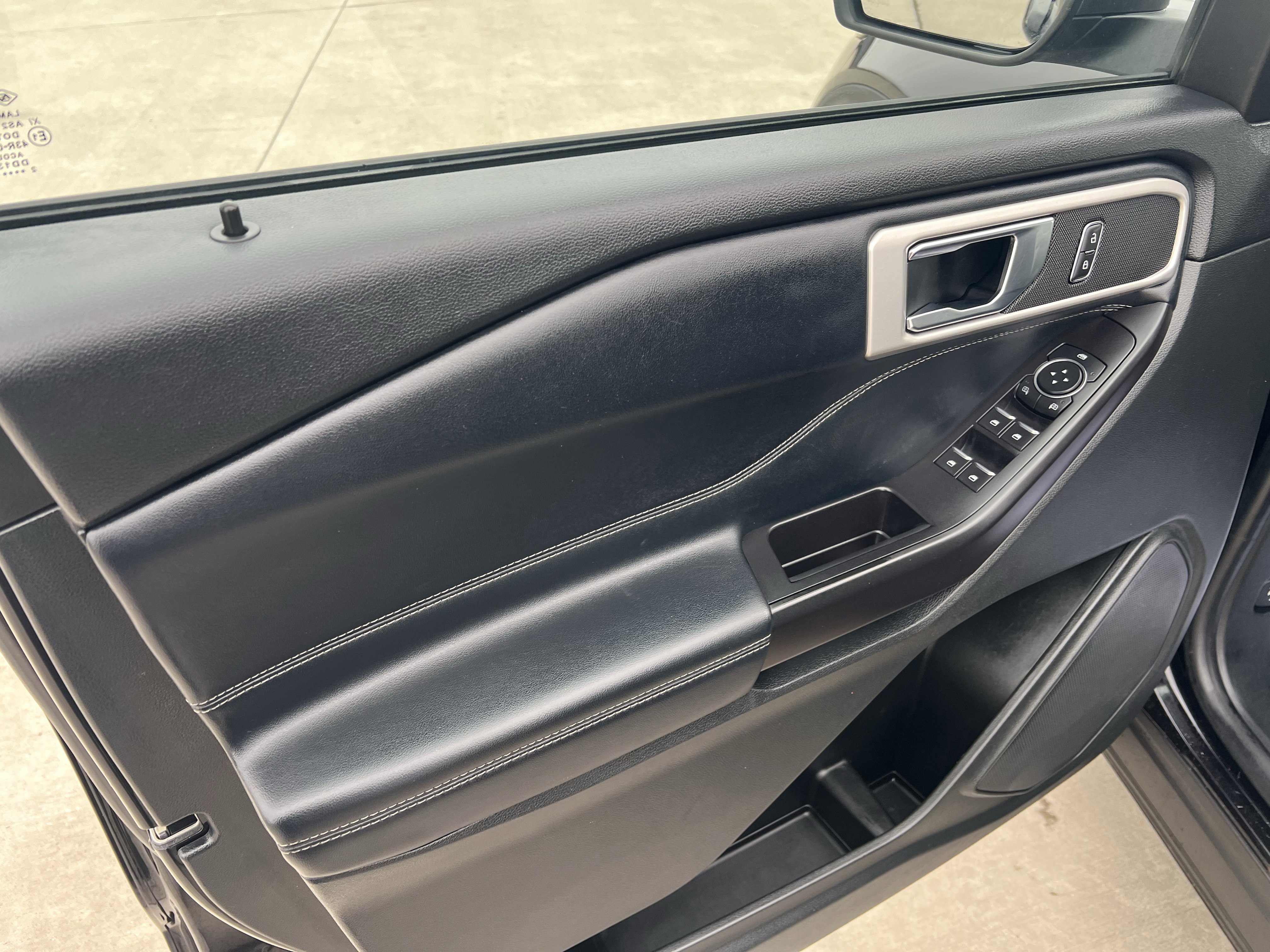 Used 2020 Ford Explorer XLT image 14