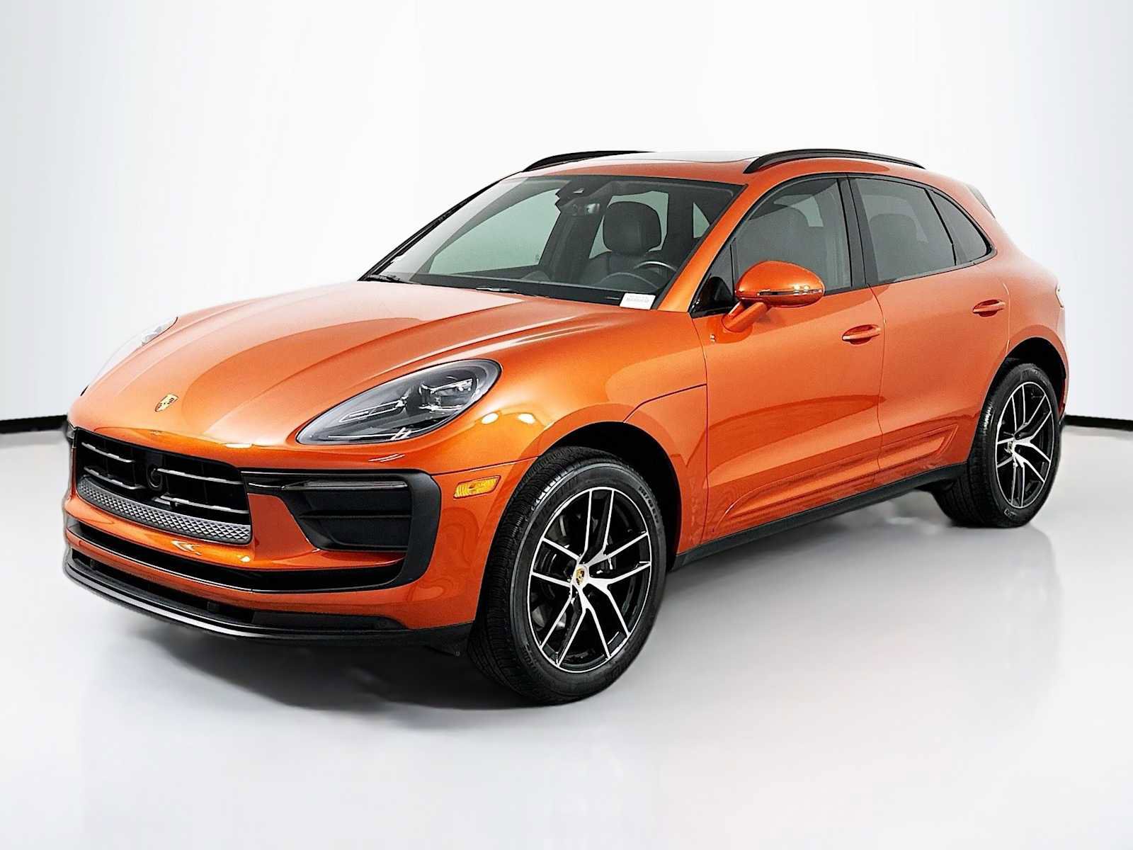 Certified 2024 Porsche Macan AWD/4WD image 1
