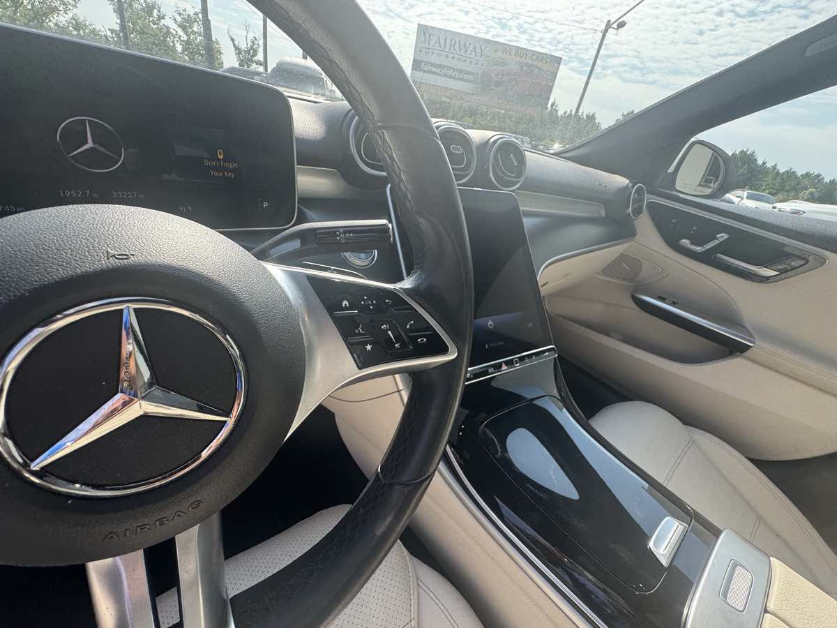Used 2025 Mercedes-Benz C 300 Sedan image 16