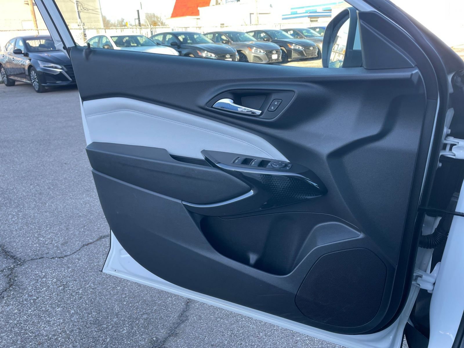 Used 2025 Chevrolet Trax LT image 18