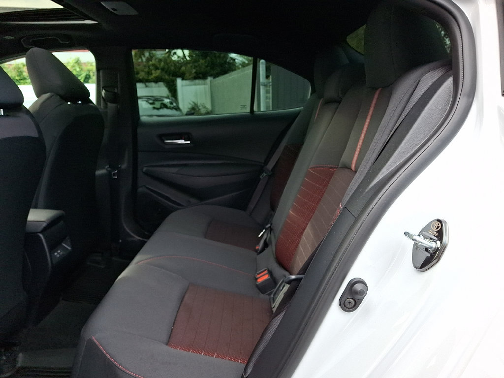 Certified 2025 Toyota Corolla SE FWD image 10
