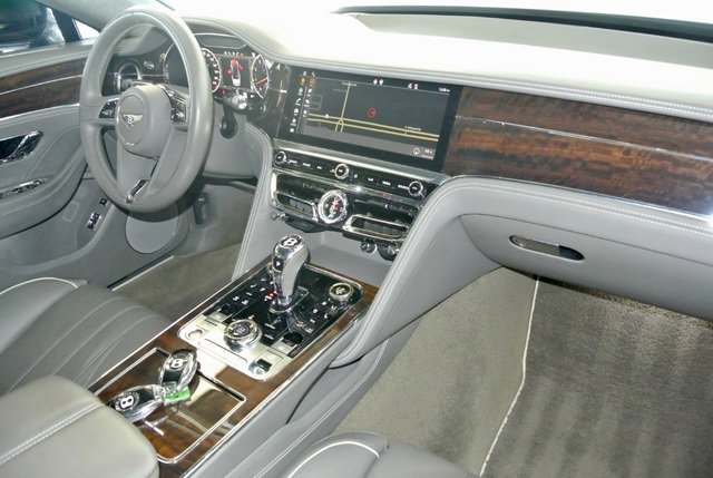 Used 2020 Bentley Flying Spur W12 image 23