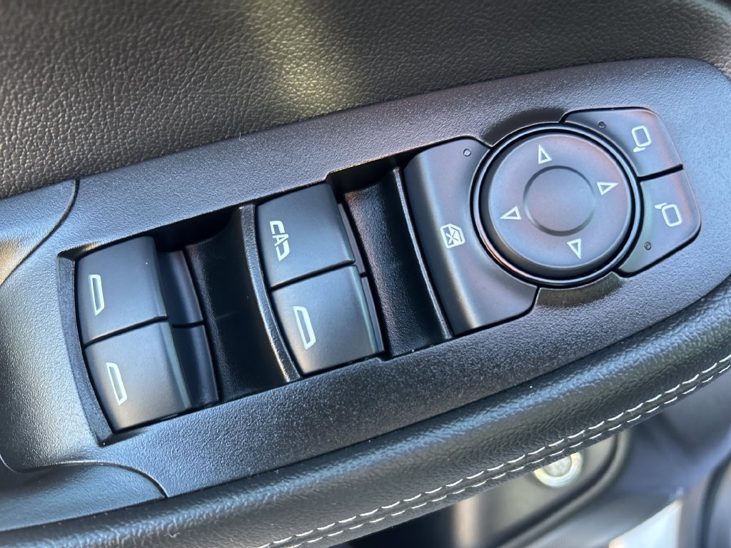 Used 2022 Buick Encore GX Essence w/ Advanced Technology Package AWD/4WD image 18