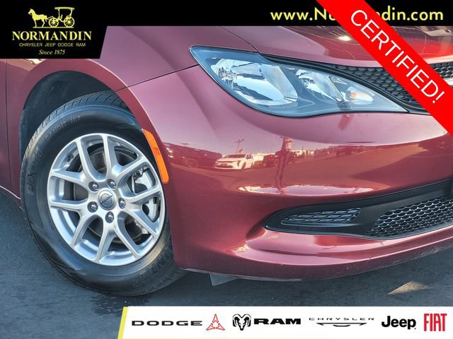 Certified 2023 Chrysler Voyager LX FWD image 3