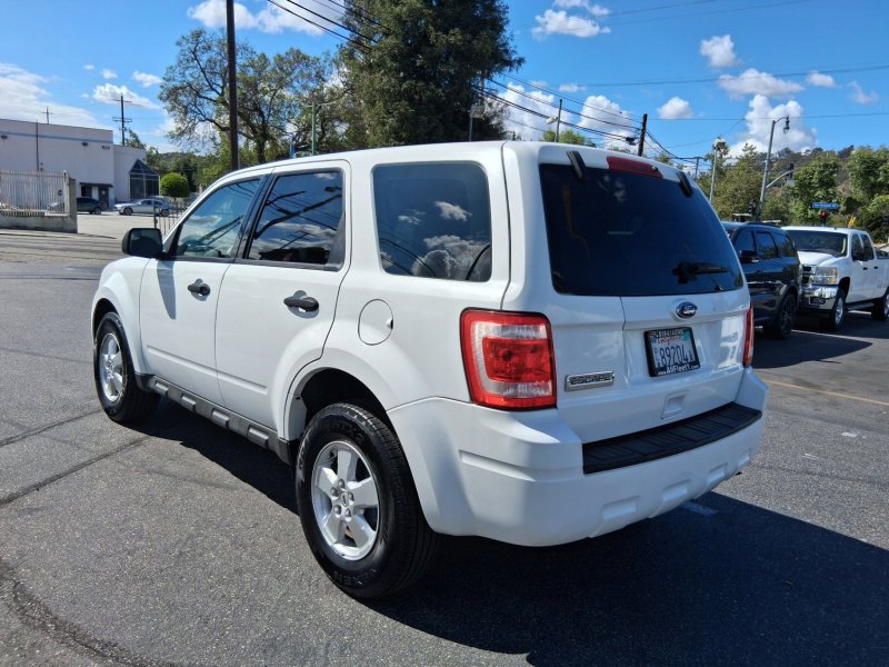 Used 2010 Ford Escape XLS FWD image 4